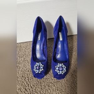 Barely worn blue lace Guess pumps